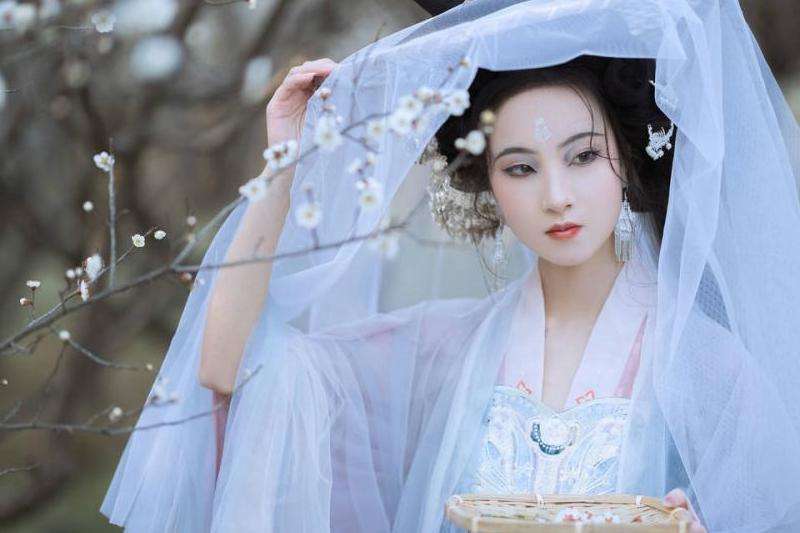 精通超变私服传奇的攻略：选择职业、掌握技巧、分配属性点、多参与活动、合作竞争并存